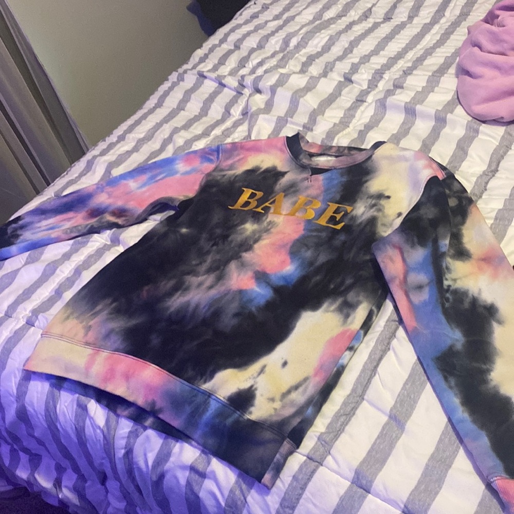 Sweatshirt